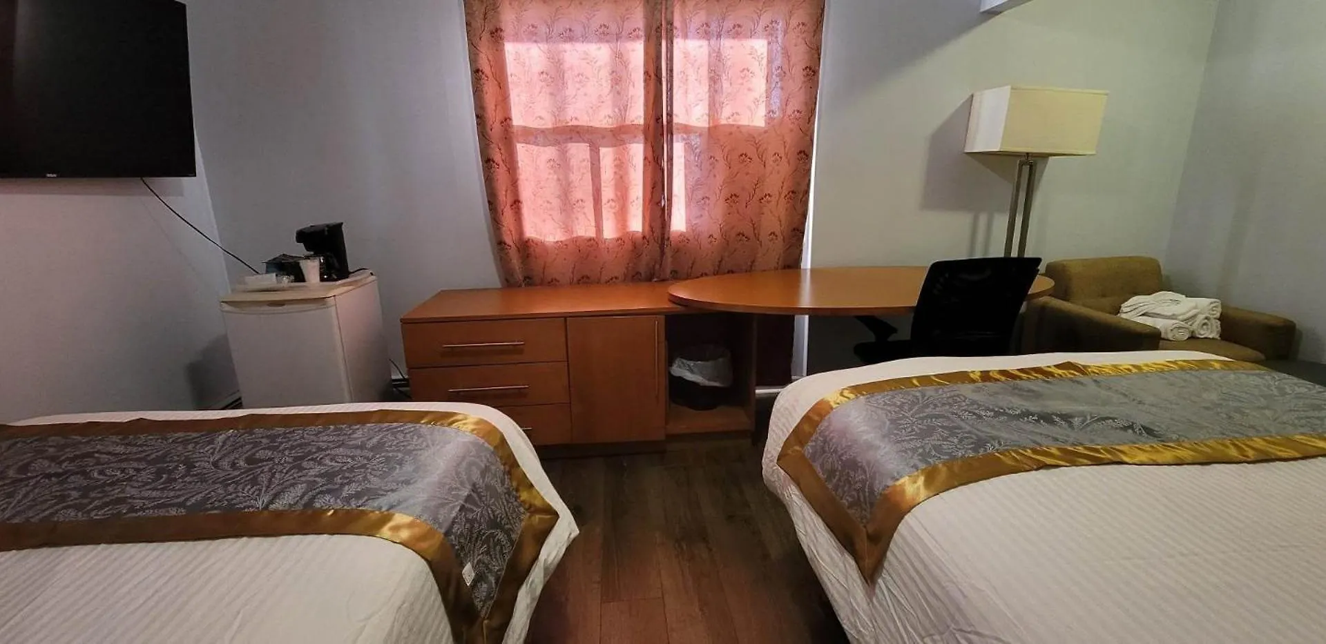 Niagara Inn 0*, מפלי הניאגרה קנדה